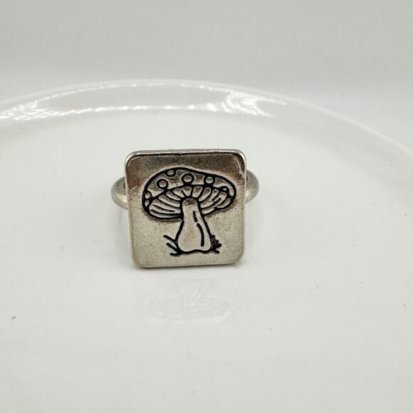 Vintage Engraved Mushroom Ring Fairycore Statement Retro Charm Cottage - Picture 5 of 8